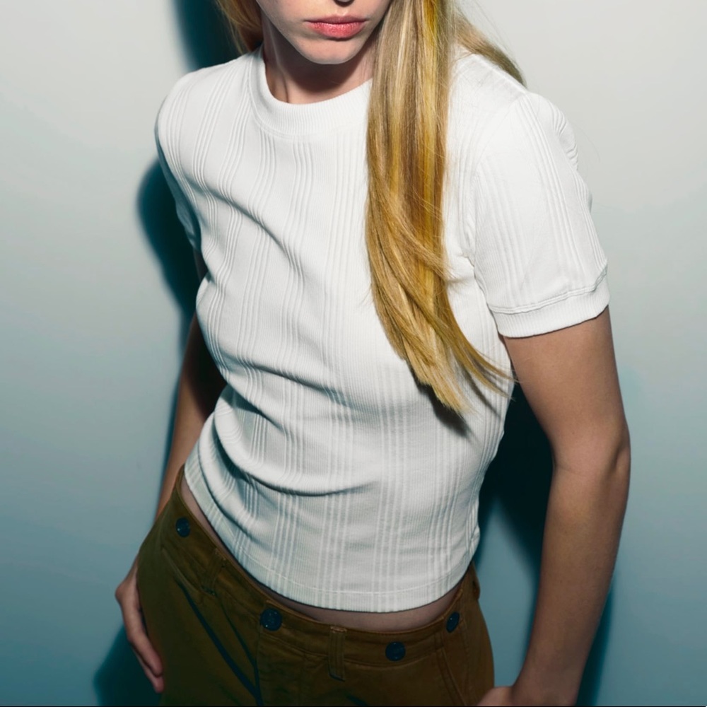 NWT: ZARA Ribbed White Tee (S)
